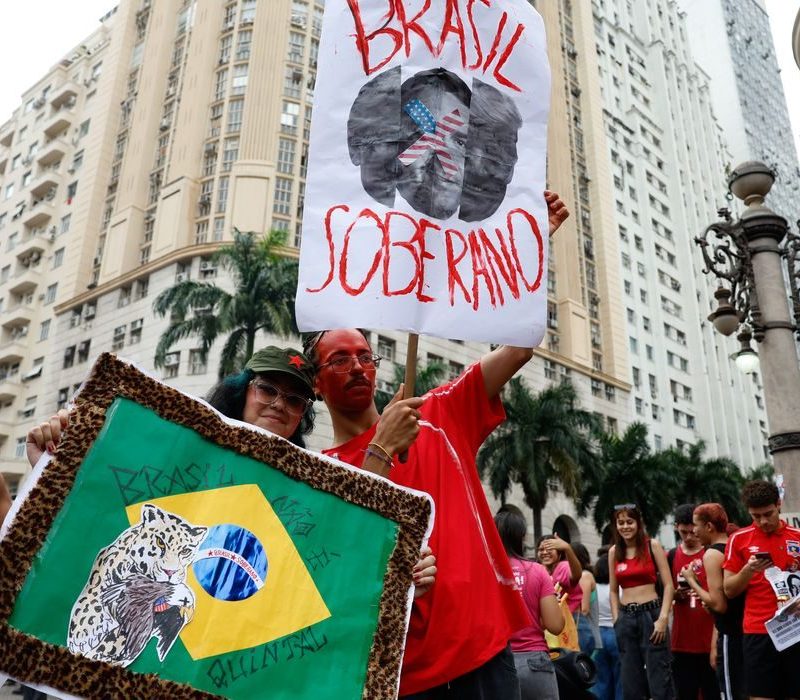 Estudantes fazem ato no Rio de Janeiro em defesa de voto em Lula