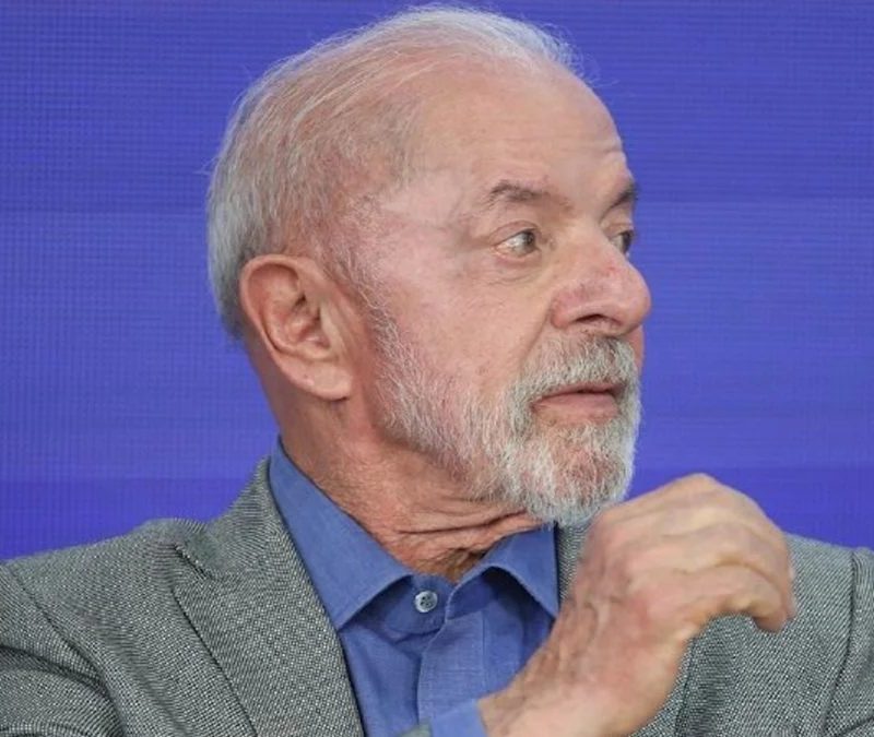 Ex-ministros de FHC e intelectuais fazem carta em apoio a Lula
