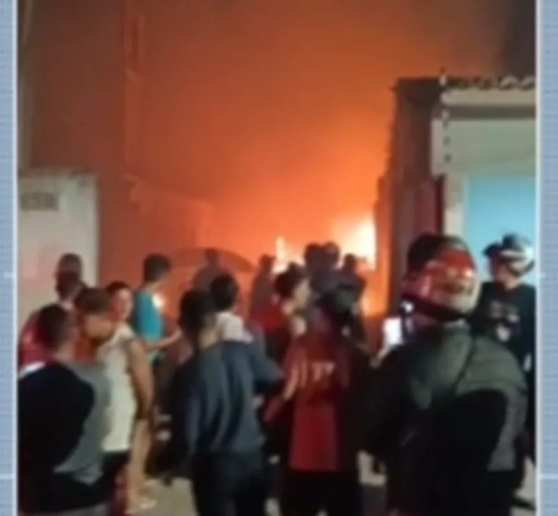 Explosão de fogos de artifício causa incêndio em casa em Arapiraca, no Agreste de AL