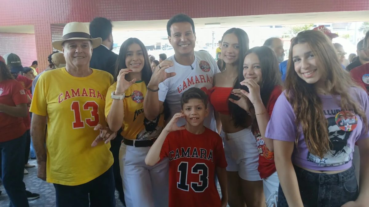 Felipe Camarão (PT) vota em São Luís neste domingo (4)
