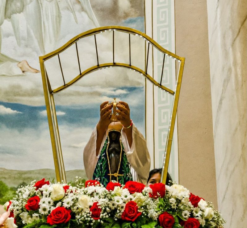 Fiéis no Maranhão celebram o Dia de Nossa Senhora Aparecida com missas e procissão