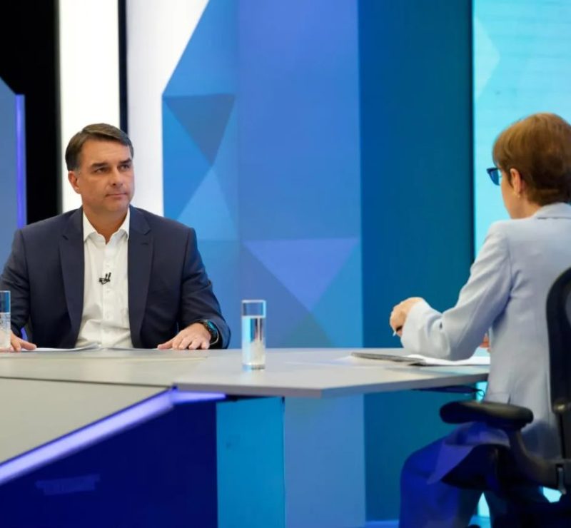 Flávio Bolsonaro diz que ‘contrato não foi cumprido’ ao responder por que pediu R$ 134 milhões a Vorcaro para filme que custou R$ 75 milhões