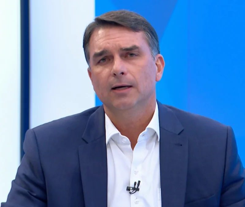Flávio diz que Nunes Marques também deve estar “abaixo da lei”