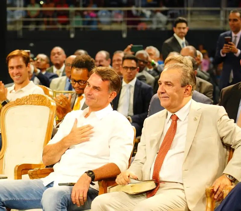 Flávio passa domingo reunido com prefeitos e vereadores de São Paulo
