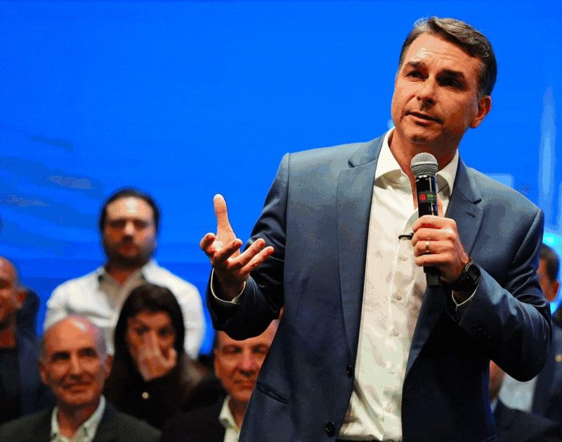 Flávio promete, se eleito, retomar benefício para eventos encerrado por Lula após suspeitas de irregularidades e alto custo