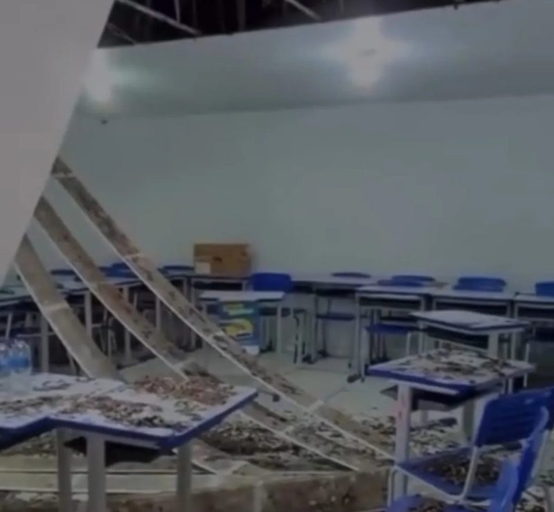 Forro de sala de aula desaba durante votação em escola de Pilar, na Grande Maceió
