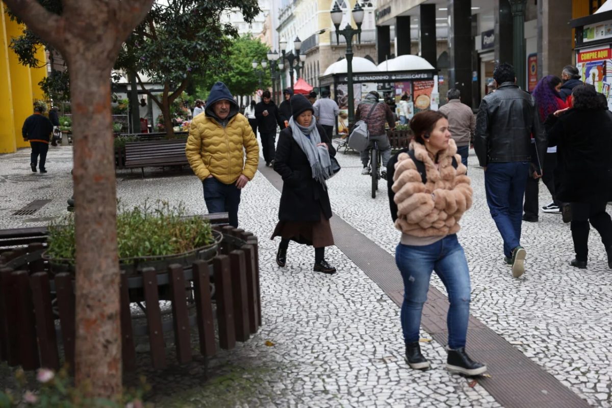 Frio fora de época derruba temperaturas no Paraná; saiba quando esquenta