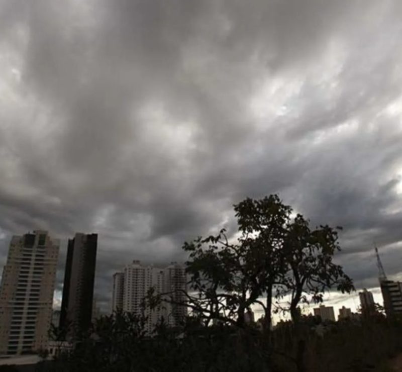 Goiás tem alerta de chuvas intensas e ventania de mais de 70 km/h com chegada de frente fria