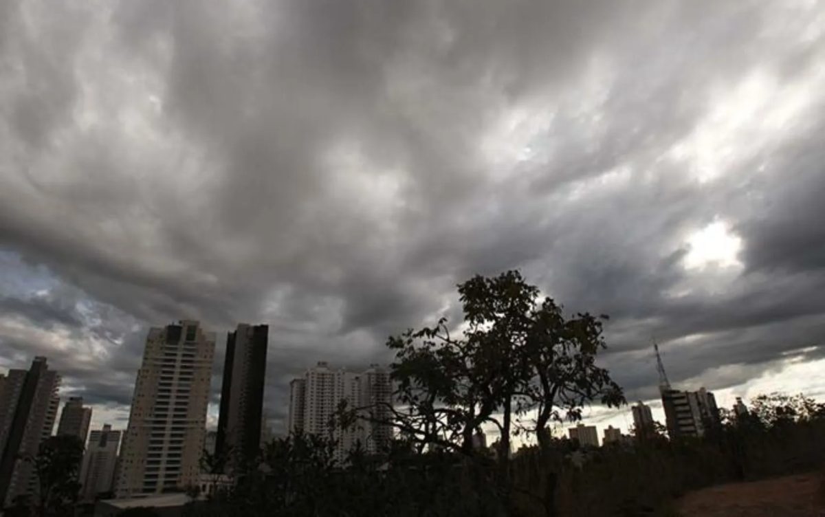 Goiás tem alerta de chuvas intensas e ventania de mais de 70 km/h com chegada de frente fria