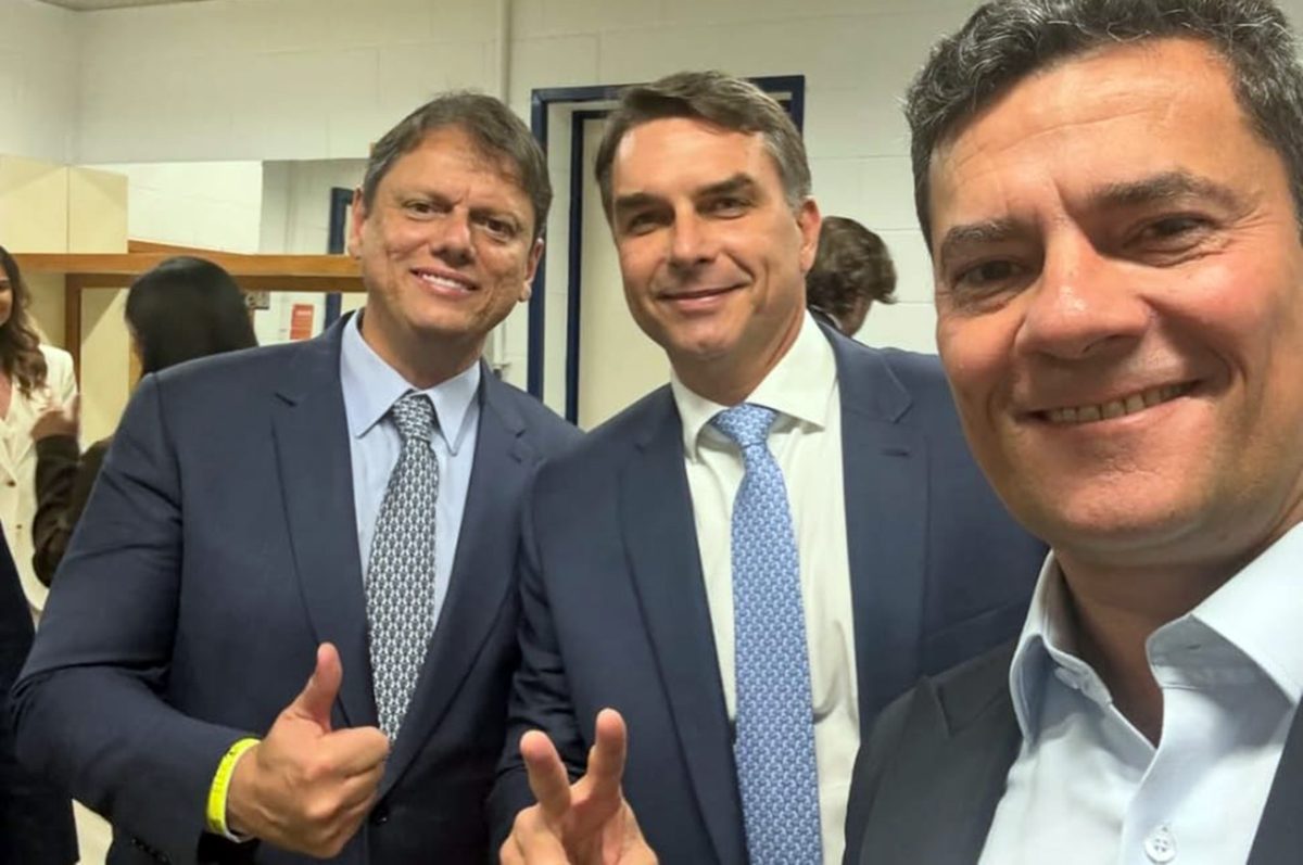 Governador eleito do Paraná, Moro vai acompanhar Flávio Bolsonaro no debate da Globo