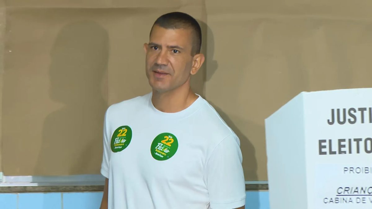 Governador eleito do RJ, Douglas Ruas vota em São Gonçalo