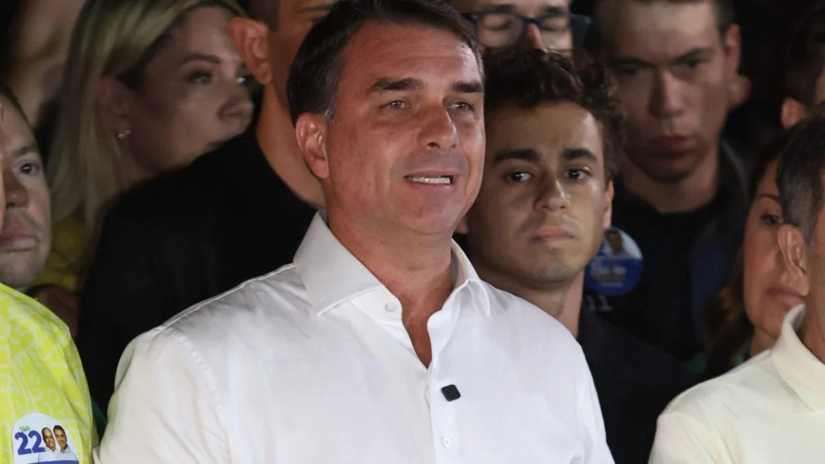 Governo argentino nega que Flávio Bolsonaro tenha pedido asilo