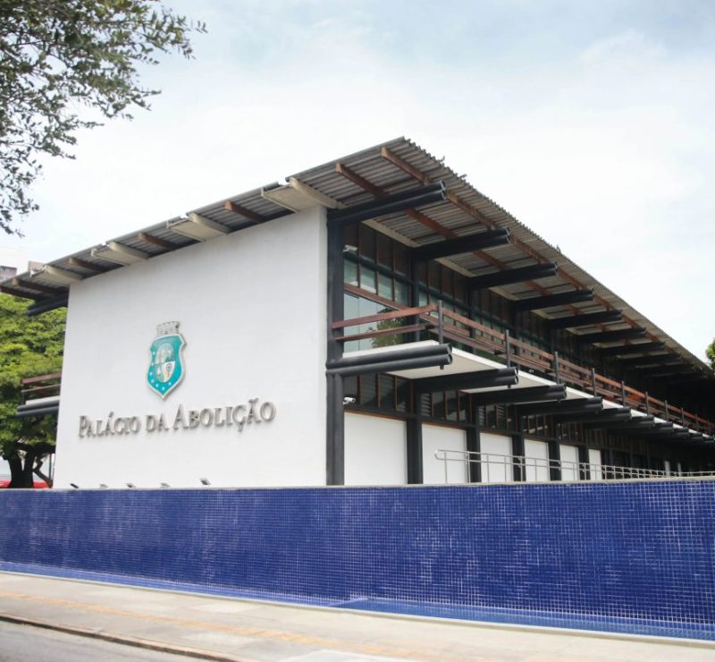 Governo do Ceará decreta ponto facultativo na segunda-feira (26) para servidores que votam longe do local de trabalho