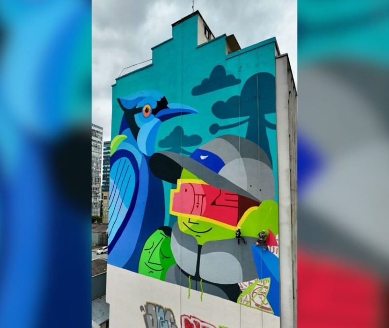 Gralha-azul gigante colore o Centro de Curitiba em novo mural em homenagem à cidade