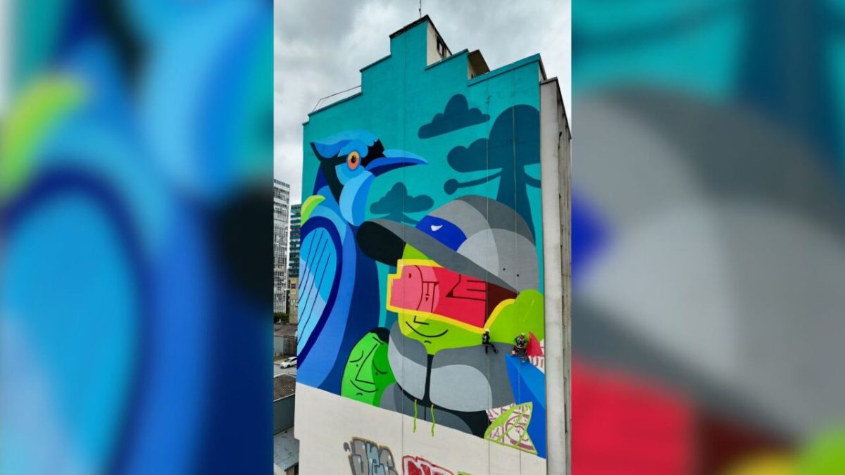 Gralha-azul gigante colore o Centro de Curitiba em novo mural em homenagem à cidade