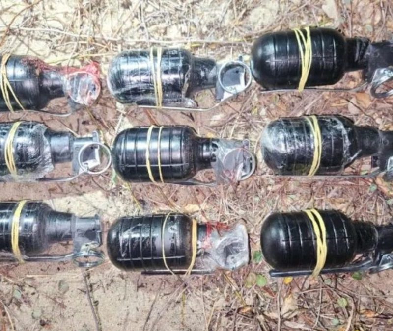 Granadas, armas, munições e drogas são apreendidas pela polícia em baile funk em Fortaleza