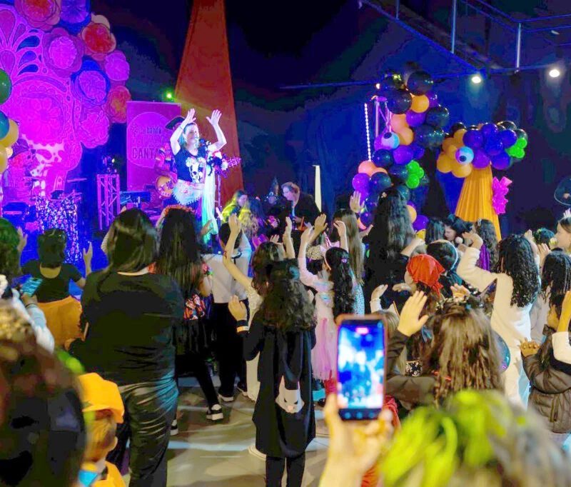 Halloween é o ‘Natal’ para lojas de artigos de festas e fantasias em Curitiba