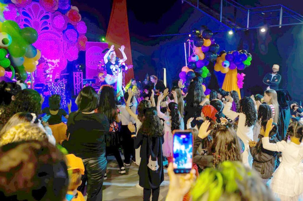 Halloween é o ‘Natal’ para lojas de artigos de festas e fantasias em Curitiba