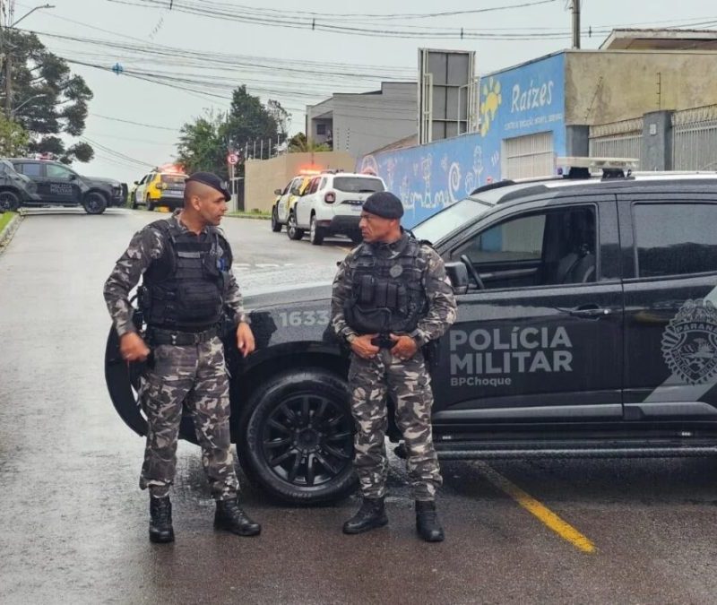 Homem armado invade CMEI e faz crianças reféns em Curitiba