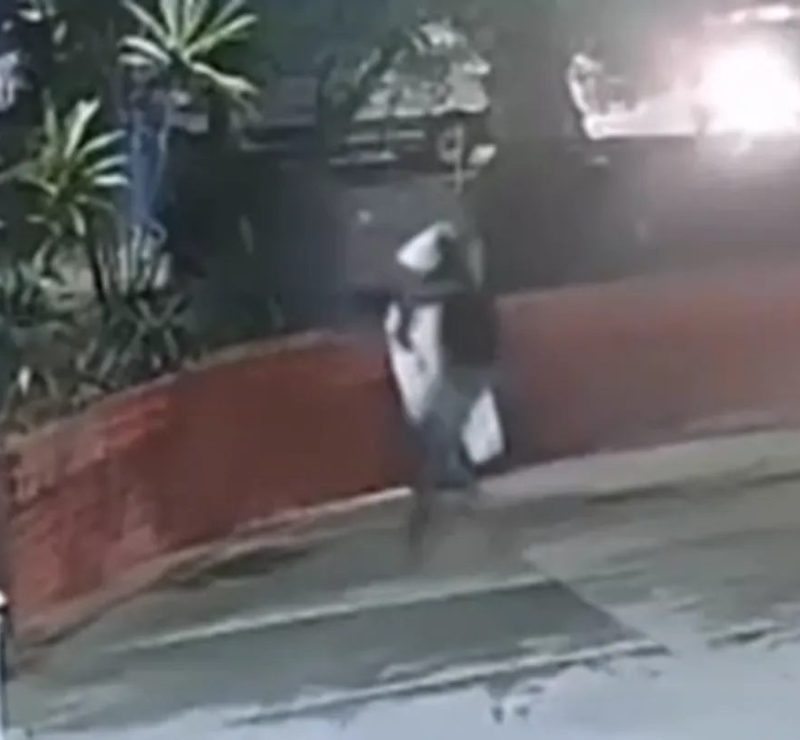 Homem é assassinado a tiros em frente à maternidade no Recife; VÍDEO