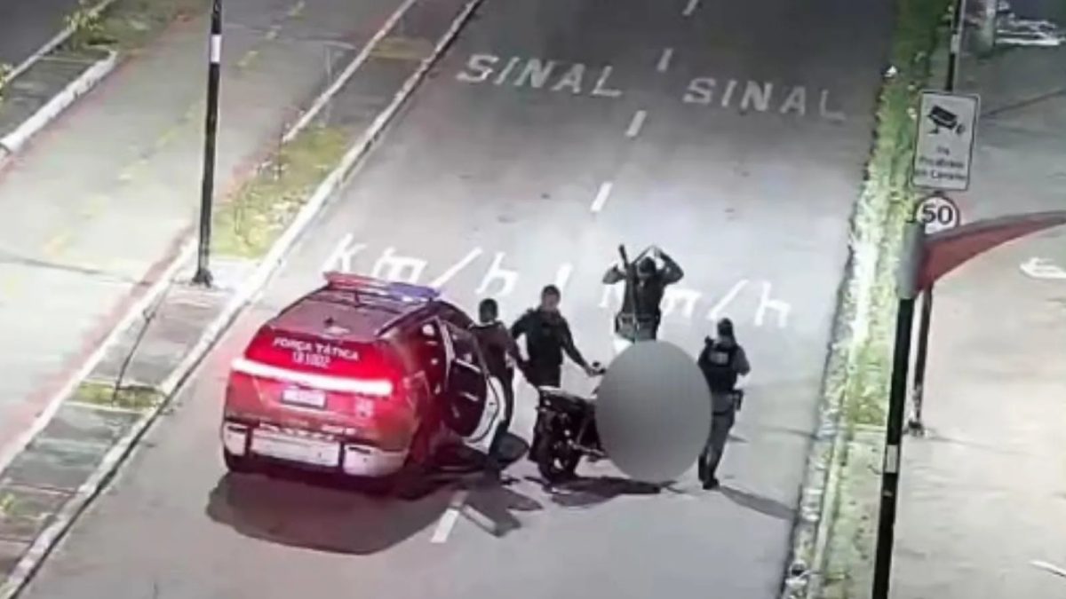 Homem furta moto, perde o controle do veículo duas vezes na fuga e é preso em Fortaleza; veja vídeo