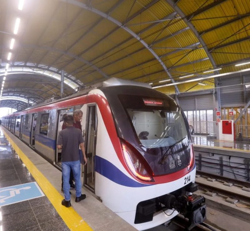 Homem morre após ficar preso entre trem e plataforma em estação do metrô de Salvador