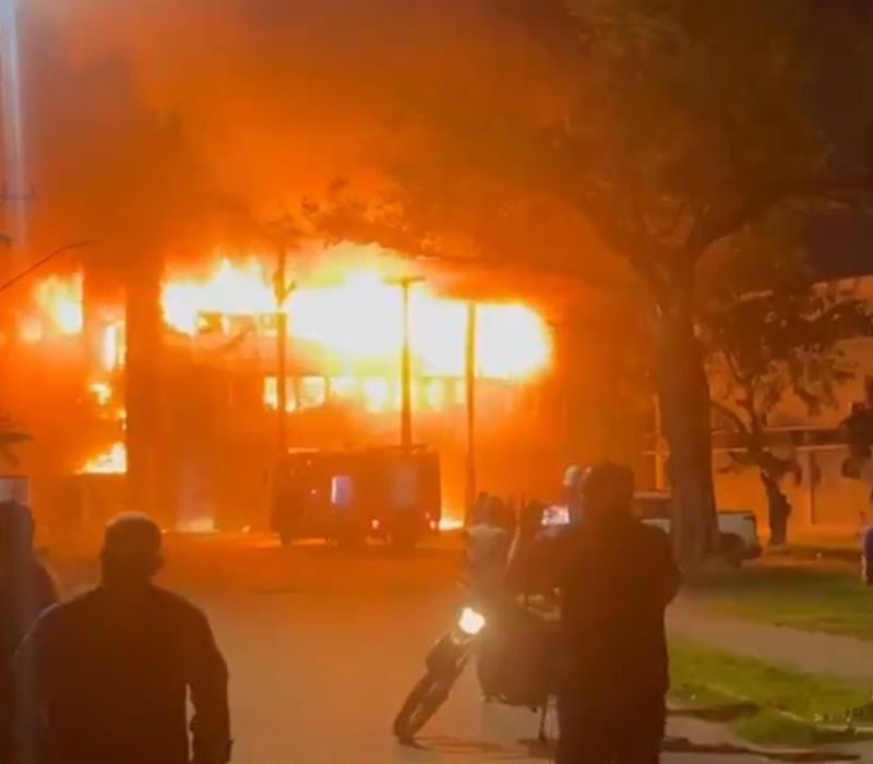Incêndio causa danos a prédio da Universidade Federal de Pernambuco