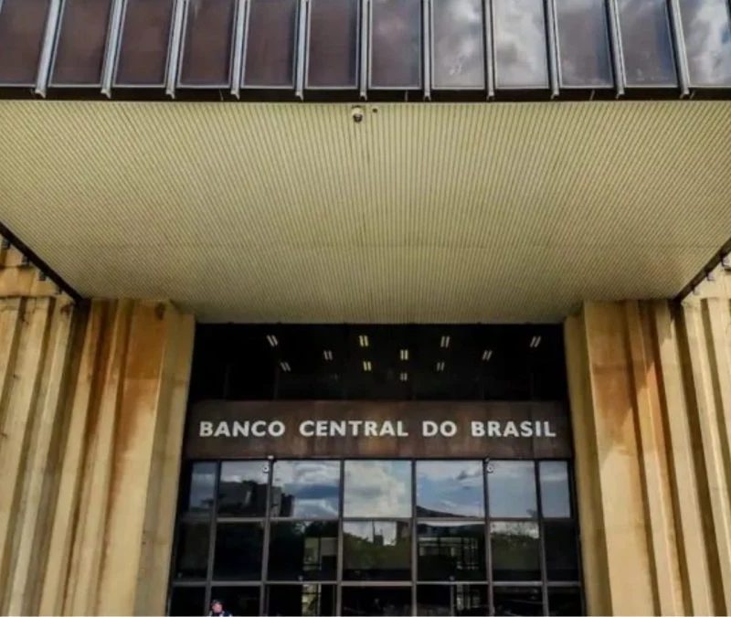 Inflação acima do teto reduz espaço para corte de juros