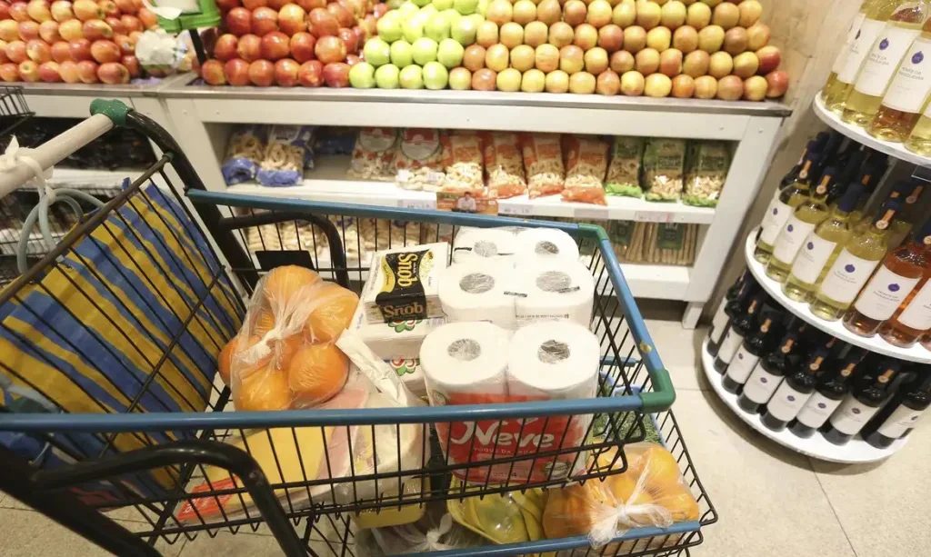 Inflação de Curitiba e região fica em 2,72% em 12 meses