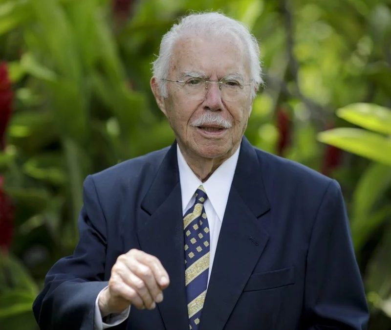 José Sarney teve obstrução intestinal e foi operado em São Luís