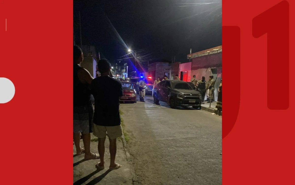 Jovem é morto e mulher fica ferida durante troca de tiros em Feira de Santana