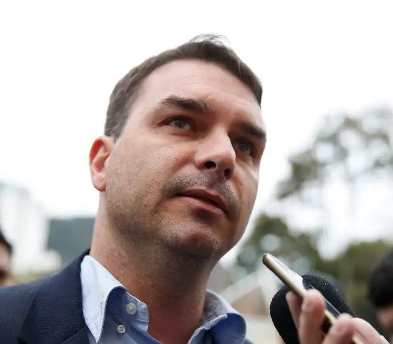 Justiça autoriza que entrega de Título de Cidadão de Salvador à Flávio Bolsonaro aconteça nesse sábado