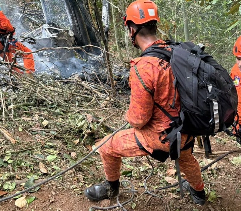 Justiça bloqueia bens de empresa por queda de helicóptero, no Rio