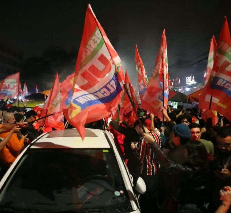 Lula consegue uma virada e cresce mais do que Flávio em 57 dos 69 bairros de Curitiba