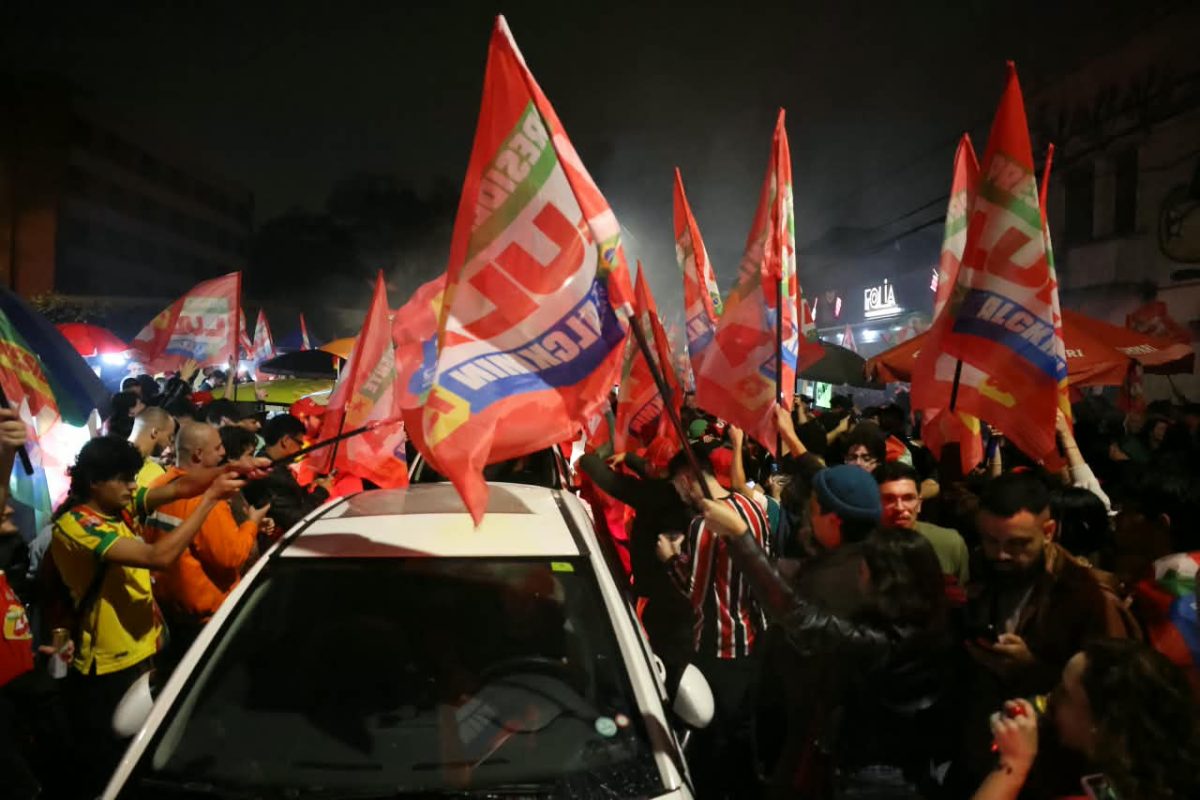 Lula consegue uma virada e cresce mais do que Flávio em 57 dos 69 bairros de Curitiba