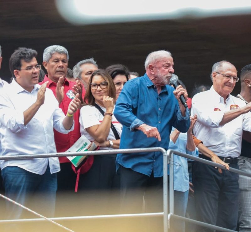 Lula faz ato na Paulista e pede que eleitores convençam quem não foi votar no 1º turno: ‘Temos obrigação de conversar’