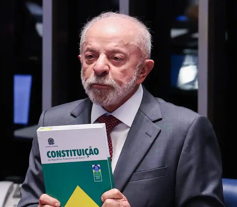 Lula faz campanha em MG e celebra fim da jornada 6×1