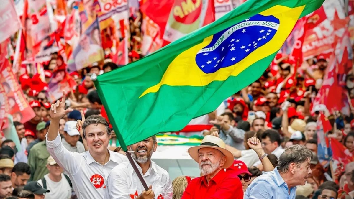 Lula negocia acordo para cumprir promessa e aprovar fim da 6 X 1