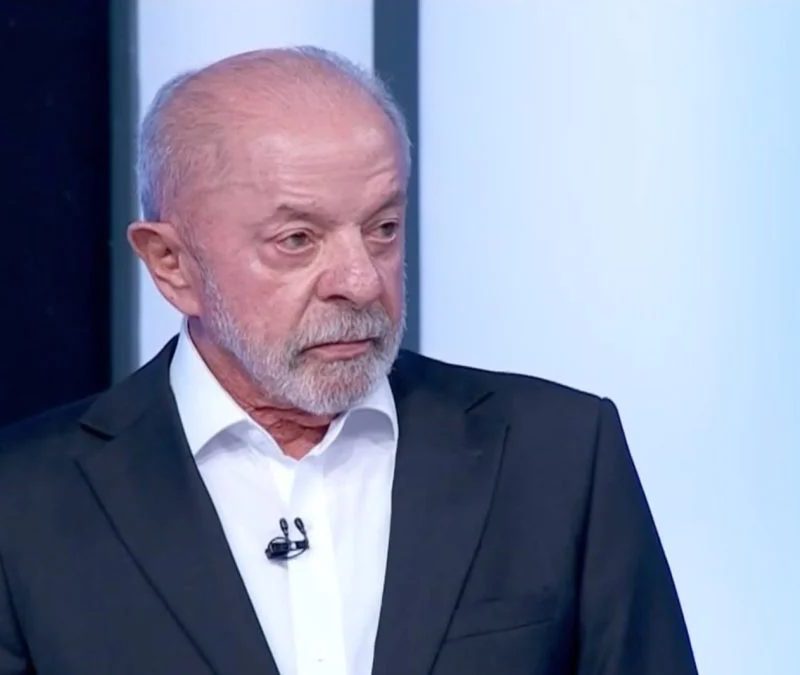 Lula se confunde 3 vezes com tempo durante debate na “Globo”
