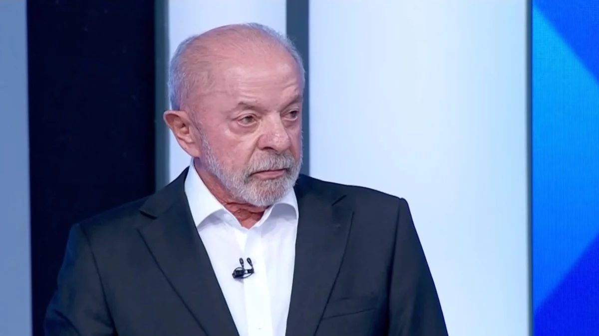 Lula se confunde 3 vezes com tempo durante debate na “Globo”