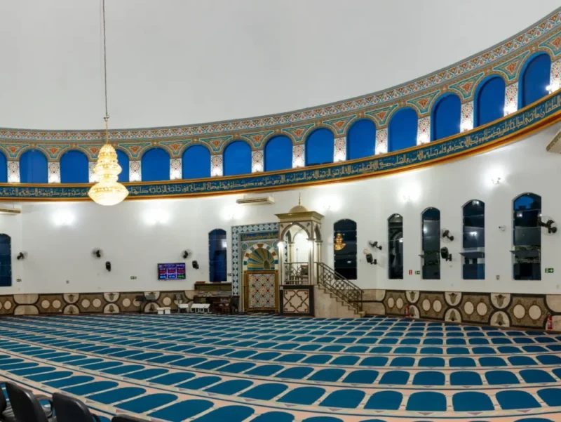 Maior mesquita do Brasil fica no Paraná e impressiona pela arquitetura