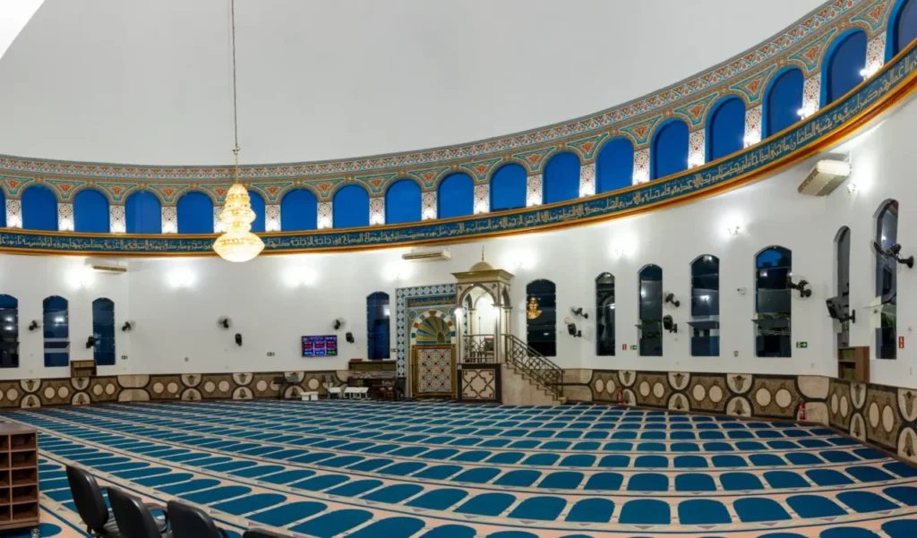 Maior mesquita do Brasil fica no Paraná e impressiona pela arquitetura