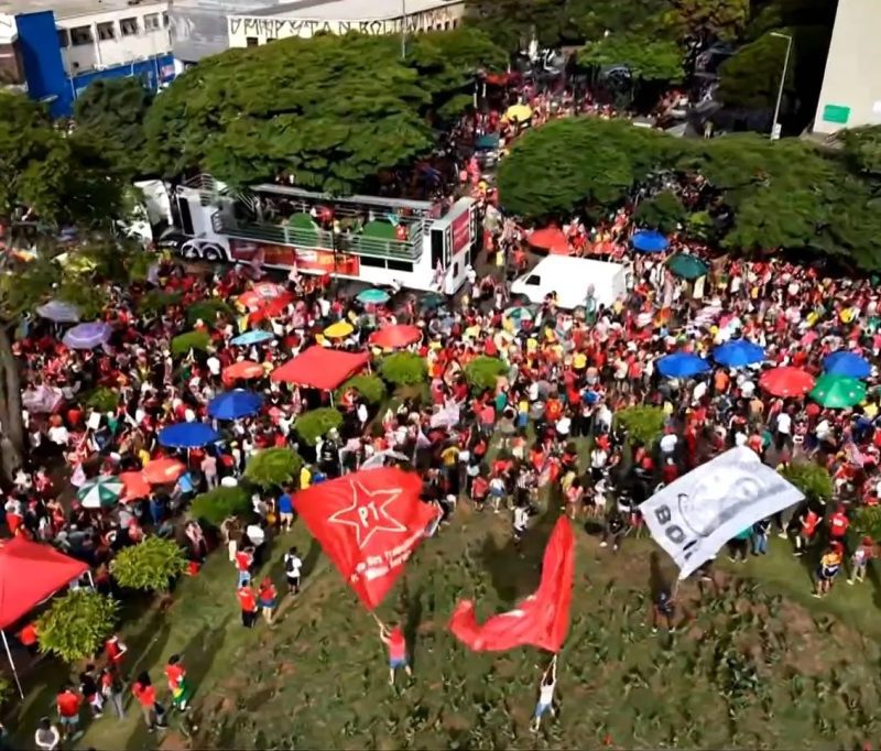 Manifestantes fazem ato pró-Lula no Centro de Belo Horizonte
