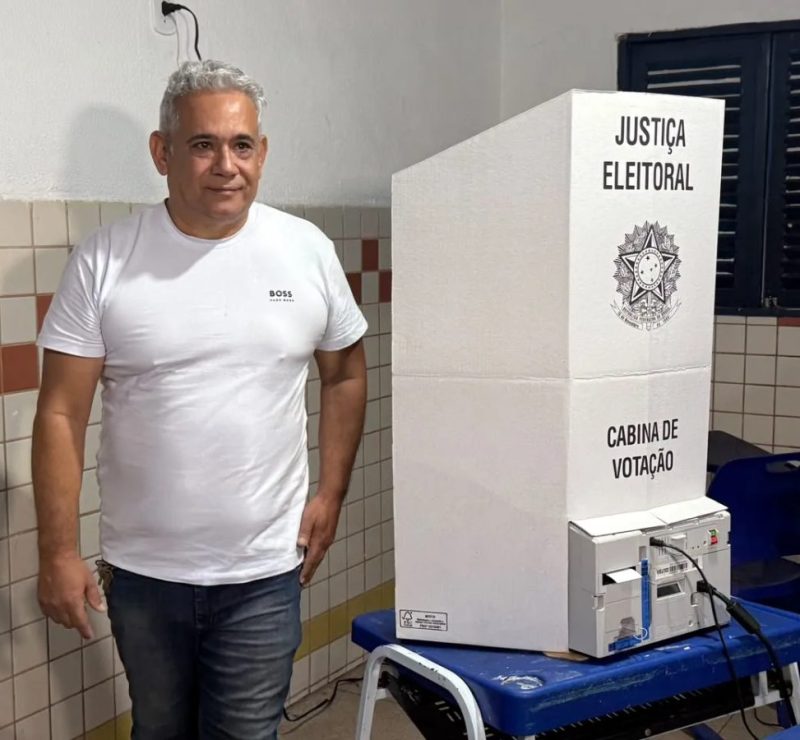 Márcio Jambo (Democrata) vota em Maceió