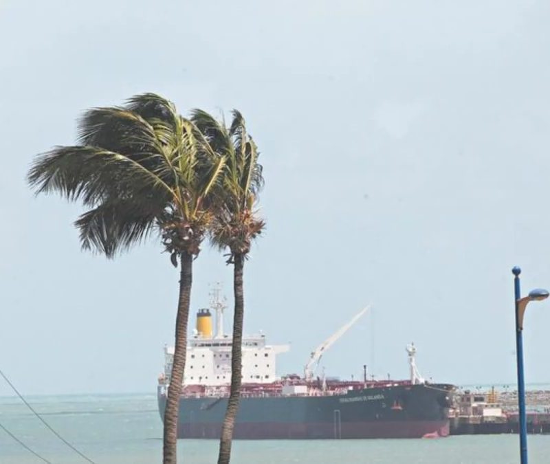 Marinha emite alerta de ventos de até 75 km/h para todo o litoral do Ceará