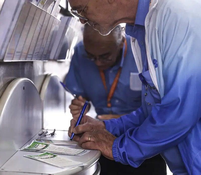 Mega-Sena acumula, e próximo prêmio será de R$ 300 milhões