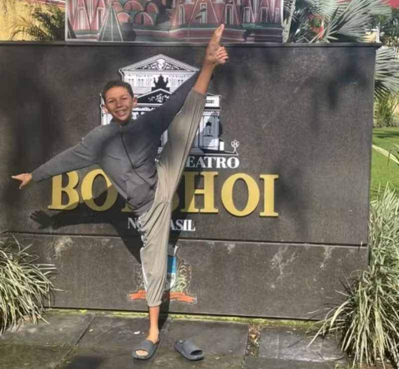 Menino de 11 anos do sertão baiano é aprovado no Bolshoi após pesquisar seleção por conta própria