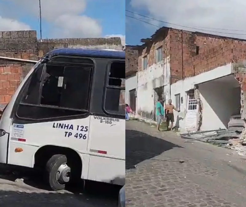 Micro-ônibus desce ladeira de ré, bate em três casas e deixa passageira ferida em Jaboatão; VÍDEO