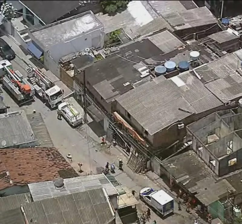 Motociclista morre eletrocutado ao tocar em fio derrubado de poste após tiroteio em Olinda