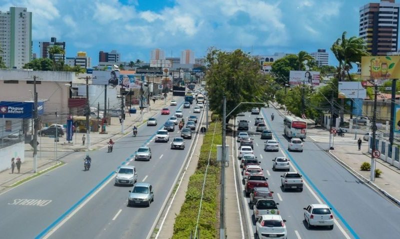 Motoristas por app vão poder usar faixa exclusiva de ônibus em Maceió; veja o que falta